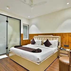  Hotel Clay Hotels, Paschim Vihar India